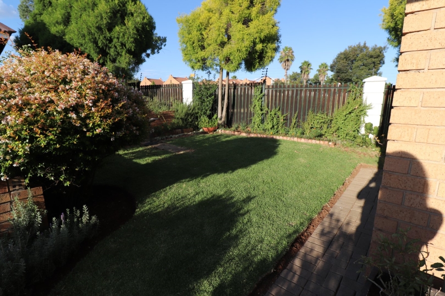 2 Bedroom Property for Sale in Langenhovenpark Free State